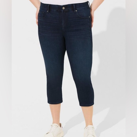 NWT Torrid Crop Bombshell Skinny Premium Stretch - Picture 3 of 10